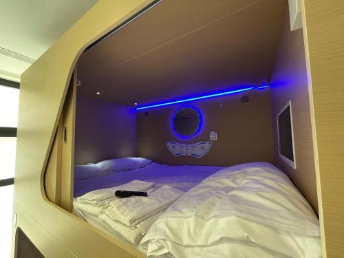 Cápsula Doble del hotel Urban Cube Hostel Sevilla. Foto 8