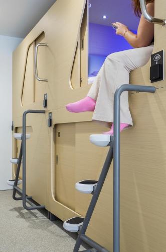 Cápsula Doble del hotel Urban Cube Hostel Sevilla. Foto 10