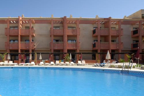 Apartamento de 1 dormitorio con vistas frontales a la piscina del hotel Leo Punta Umbría. Foto 16