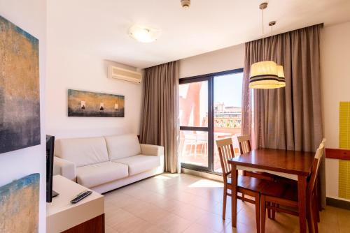Apartamento de 1 dormitorio con vistas a la piscina - Planta baja del hotel Leo Punta Umbría. Foto 6