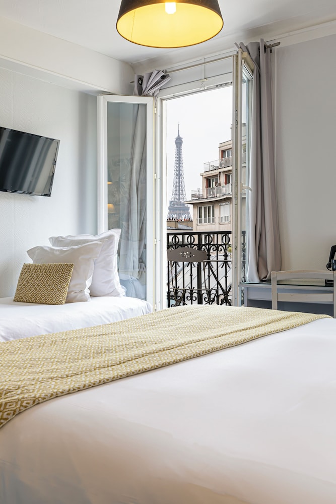 Habitación Doble con vistas a la Torre Eiffel del hotel Splendid. Foto 8