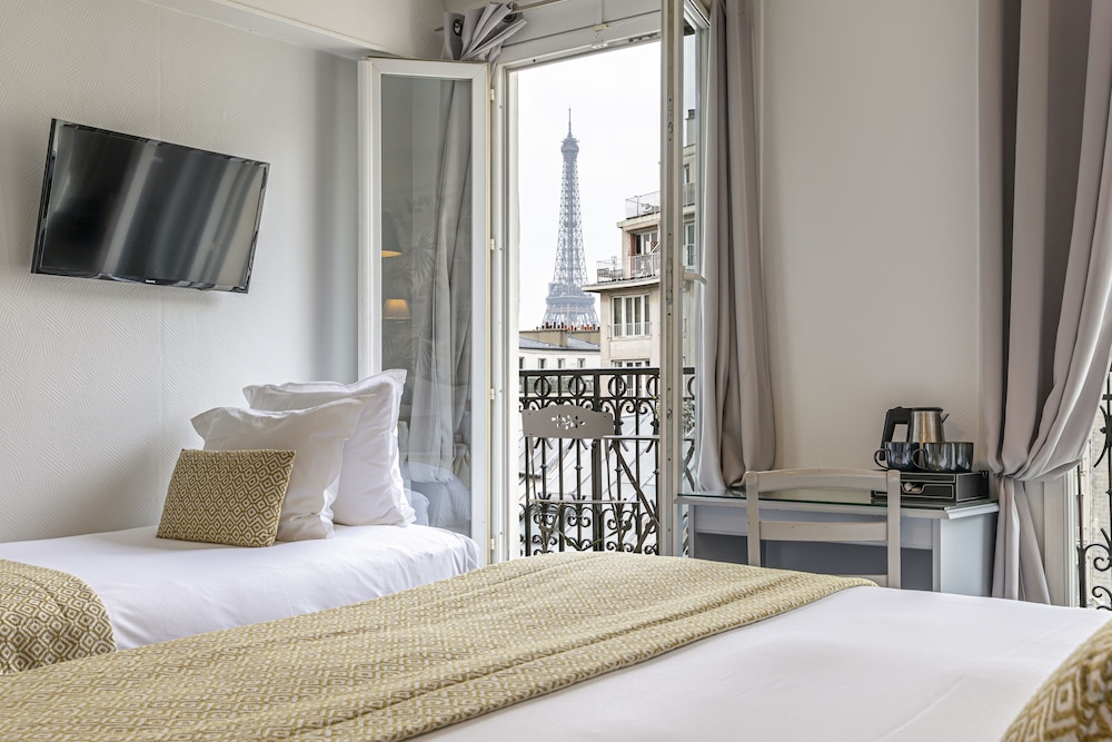 Habitación Triple con vistas a la Torre Eiffel del hotel Splendid. Foto 6