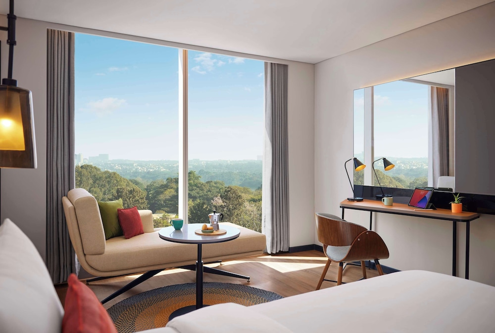 1 cama King con vistas al bosque del hotel Hyatt Centric Hebbal Bengaluru