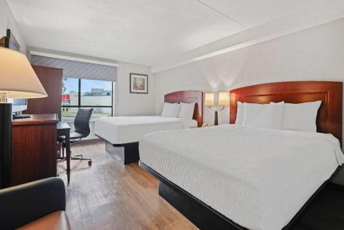 Habitación con 2 camas grandes - No fumadores del hotel Days Inn by Wyndham Utica