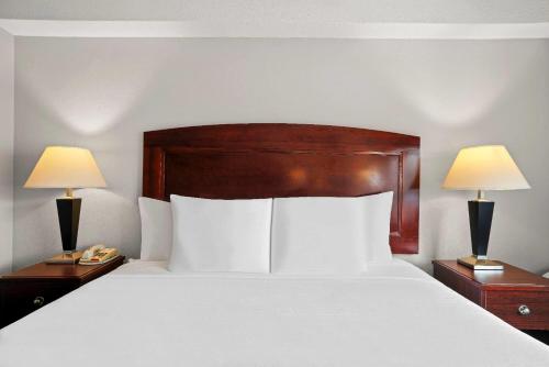 Habitación con cama extragrande - se admitne mascotas/para no fumadores del hotel Days Inn by Wyndham Utica