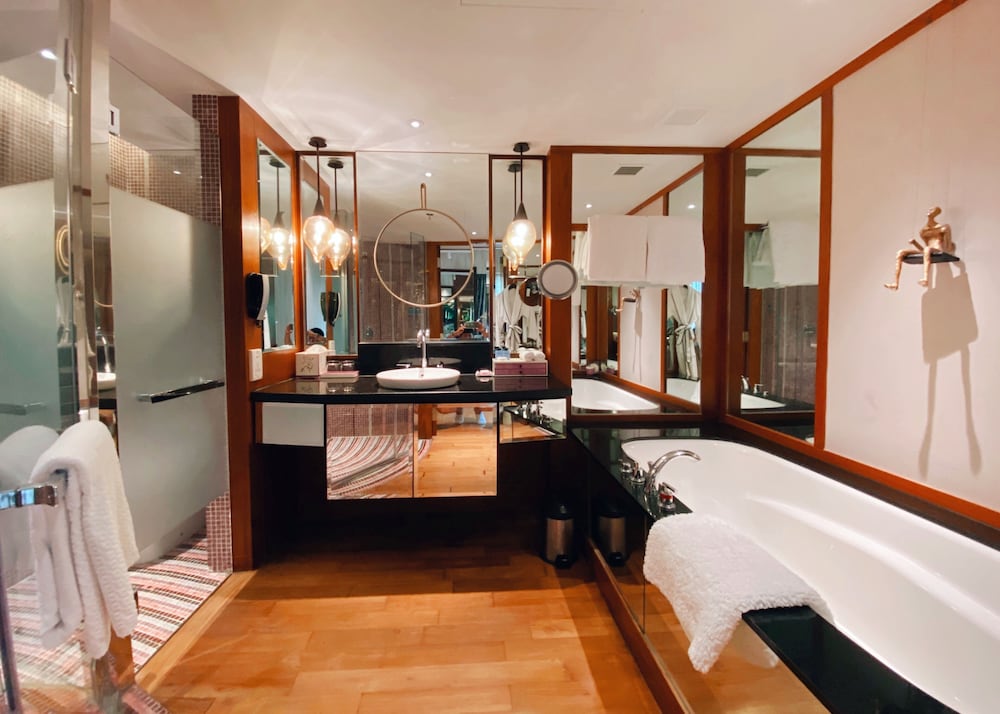 Habitación de Lujo, 1 cama king size del hotel Sofitel Singapore Sentosa Resort and Spa. Foto 11