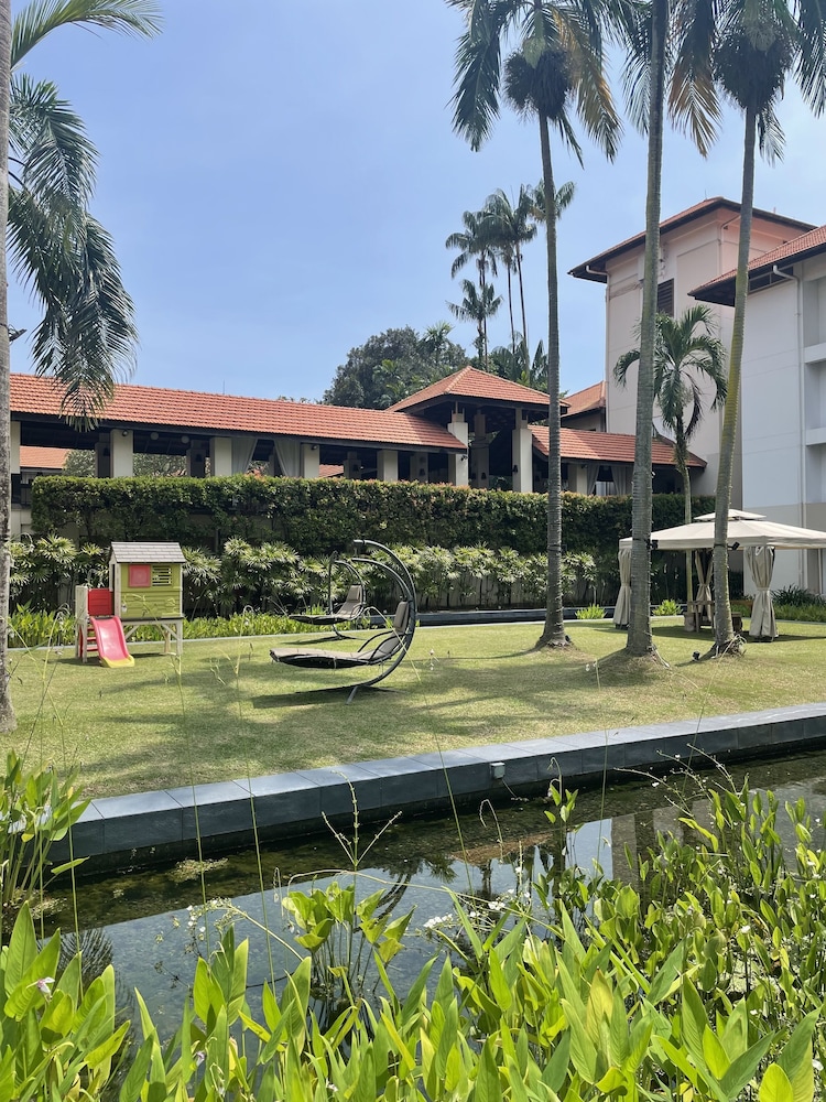 Habitación de Lujo con Vistas al Jardín, 2 Camas Individuales del hotel Sofitel Singapore Sentosa Resort and Spa. Foto 1