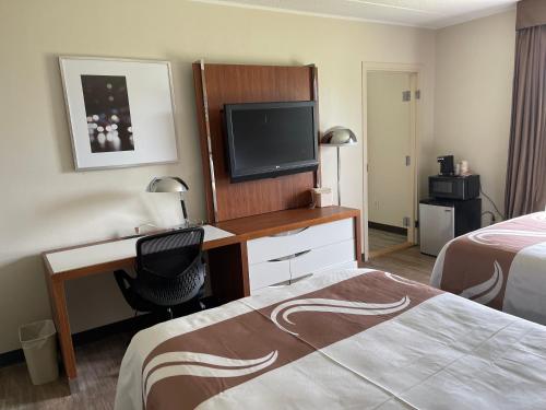 Suite Doble - 2 camas dobles - No fumadores del hotel Rodeway Inn. Foto 3
