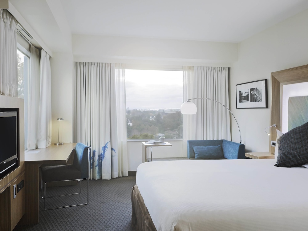 HABITACIÓN SUPERIOR con 1 cama king size del hotel Novotel Tainui Hamilton. Foto 1