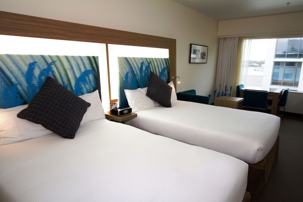 Habitación Superior con dos camas dobles del hotel Novotel Tainui Hamilton. Foto 2