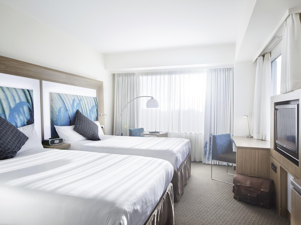 Habitación Superior con dos camas dobles del hotel Novotel Tainui Hamilton. Foto 3