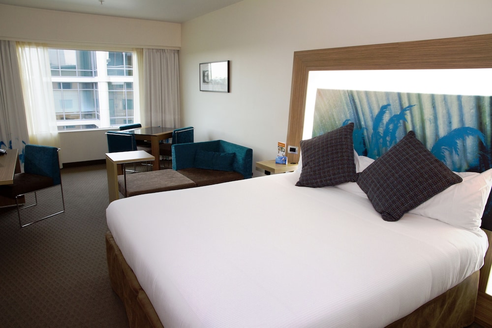 Habitación Deluxe con 1 cama king size del hotel Novotel Tainui Hamilton. Foto 1