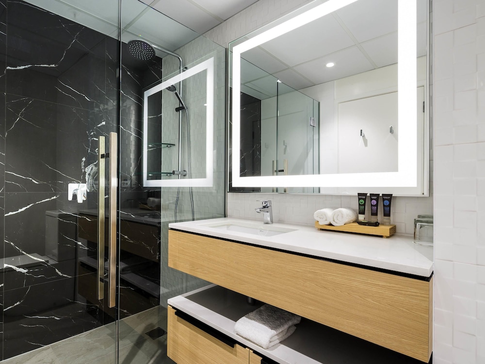 Habitación ejecutiva con 2 camas dobles del hotel Novotel Tainui Hamilton. Foto 3
