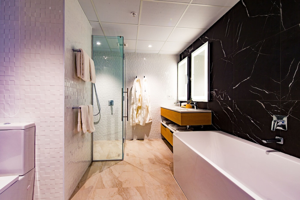 Suite con 1 cama king size del hotel Novotel Tainui Hamilton. Foto 3