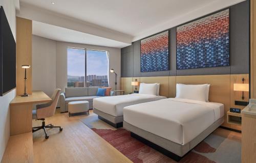 2 Camas Individuales, Sofá Cama del hotel Hyatt Place Yantai Development Zone. Foto 1