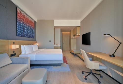 1 Cama King, Vistas al Mar, Sofá Cama del hotel Hyatt Place Yantai Development Zone. Foto 3