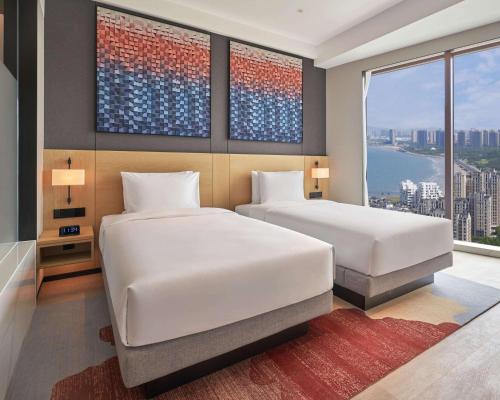 Suite Familiar, 2 Camas Individuales, Vistas al Mar del hotel Hyatt Place Yantai Development Zone. Foto 1