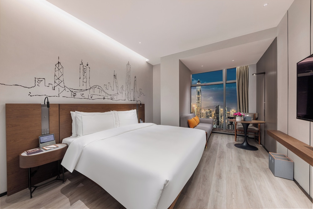 Superior con cama king del hotel UrCove By Hyatt ShenZhen Futian Port. Foto 1
