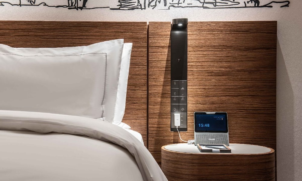 Superior con cama king del hotel UrCove By Hyatt ShenZhen Futian Port. Foto 2