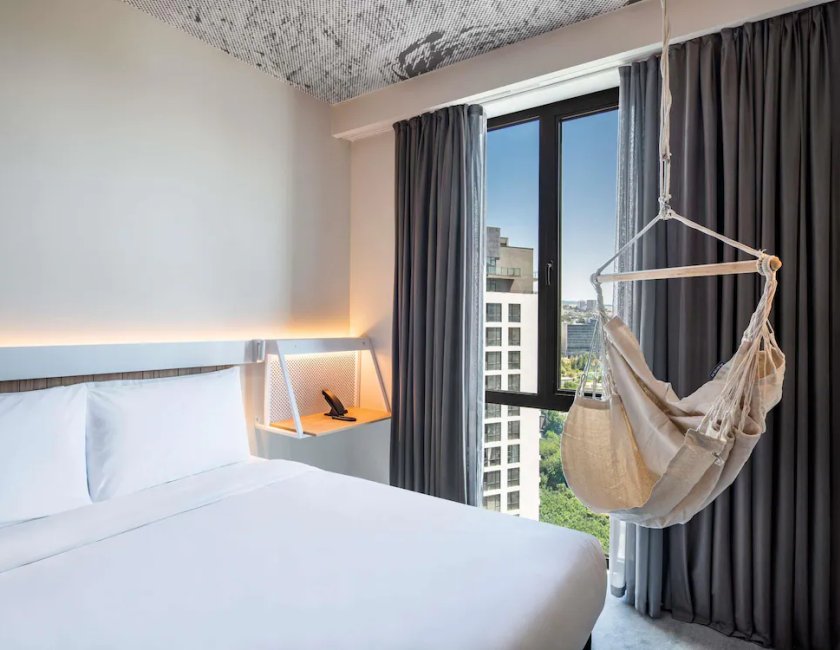 Habitación Doble Estándar del hotel ibis Tbilisi City. Foto 1