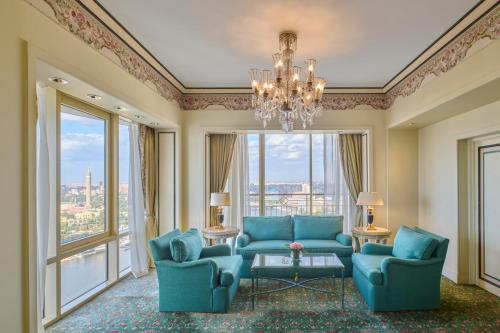 Suite Real con vistas al Nilo del hotel Hilton Cairo Grand Nile. Foto 1