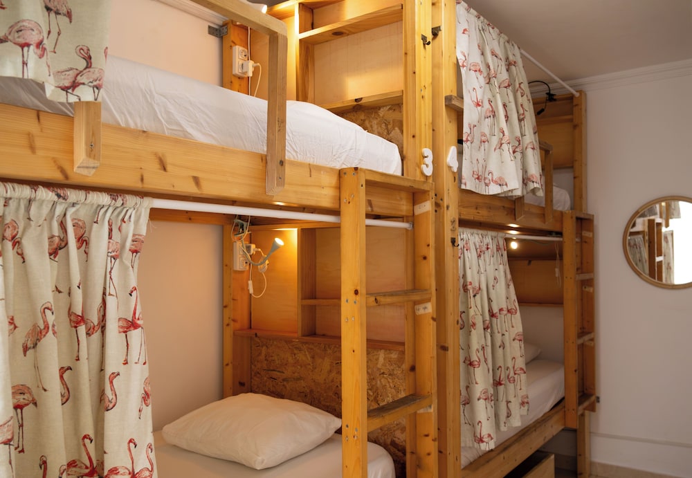 Habitación Cuádruple Confort del hotel La Ventana Azul Surf