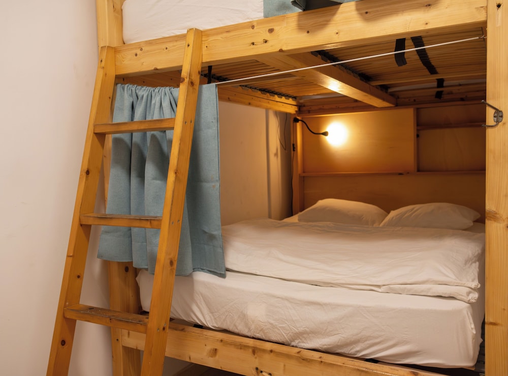 Habitación económica con 1 cama doble o 2 individuales del hotel La Ventana Azul Surf. Foto 2
