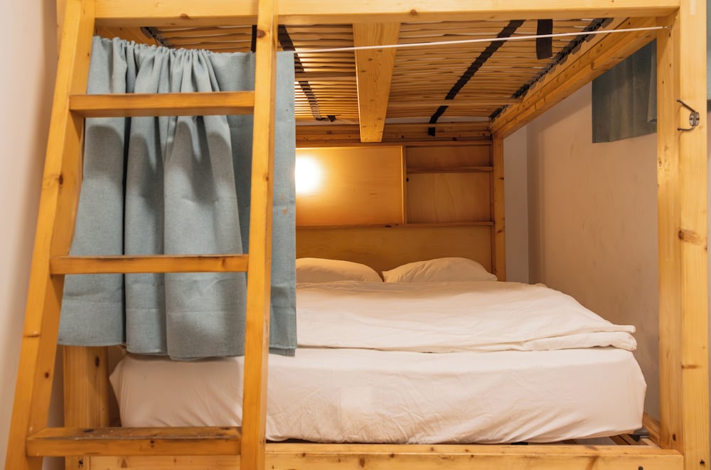 Habitación económica con 1 cama doble o 2 individuales del hotel La Ventana Azul Surf. Foto 3