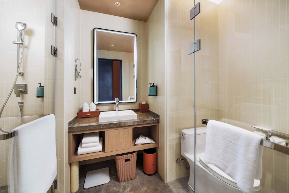 Habitación superior, 1 cama de matrimonio grande del hotel Novotel Nanjing Airport. Foto 5