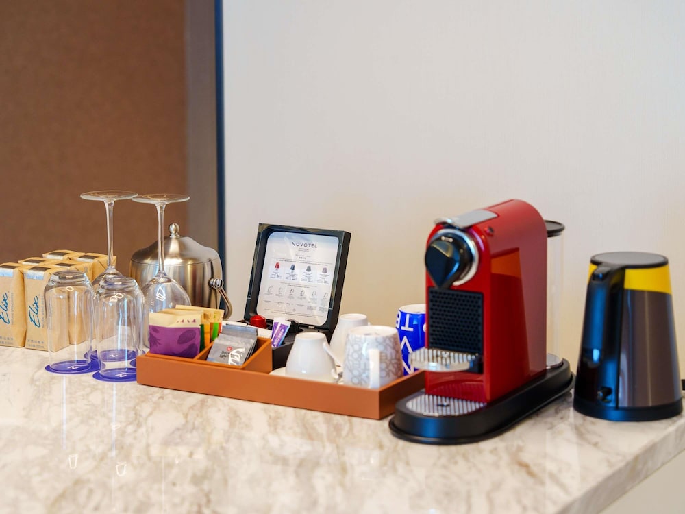 Suite superior, 1 cama de matrimonio grande con sofá cama del hotel Novotel Nanjing Airport. Foto 4
