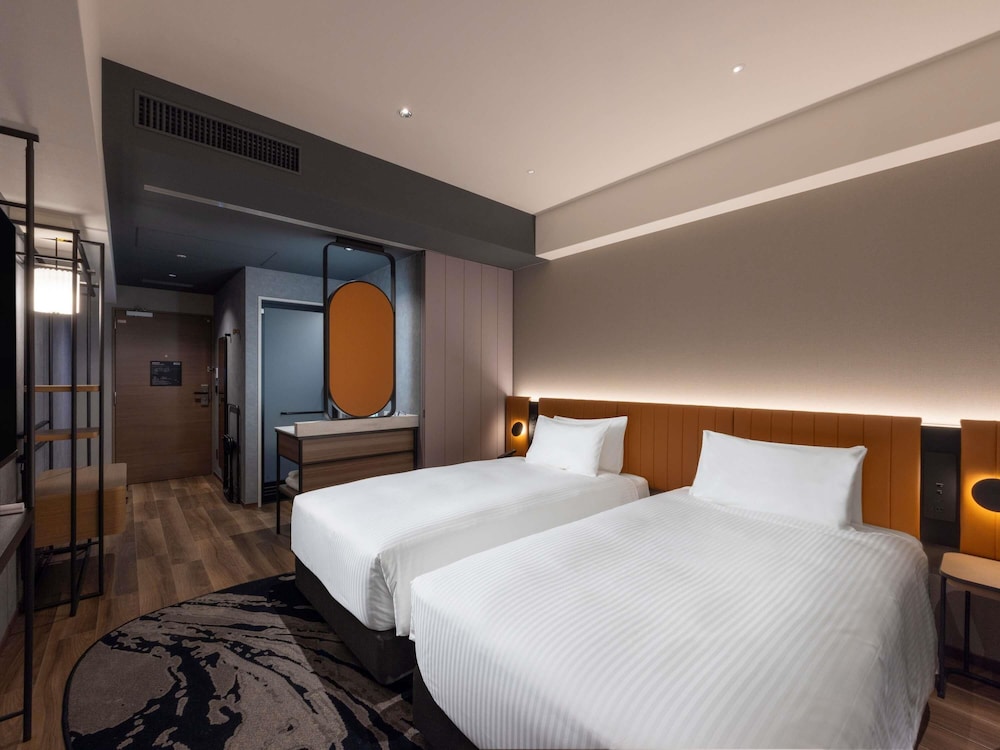 Habitación Ejecutiva con 2 camas individuales, bañera, Acceso al Salón del hotel Novotel Nara. Foto 10