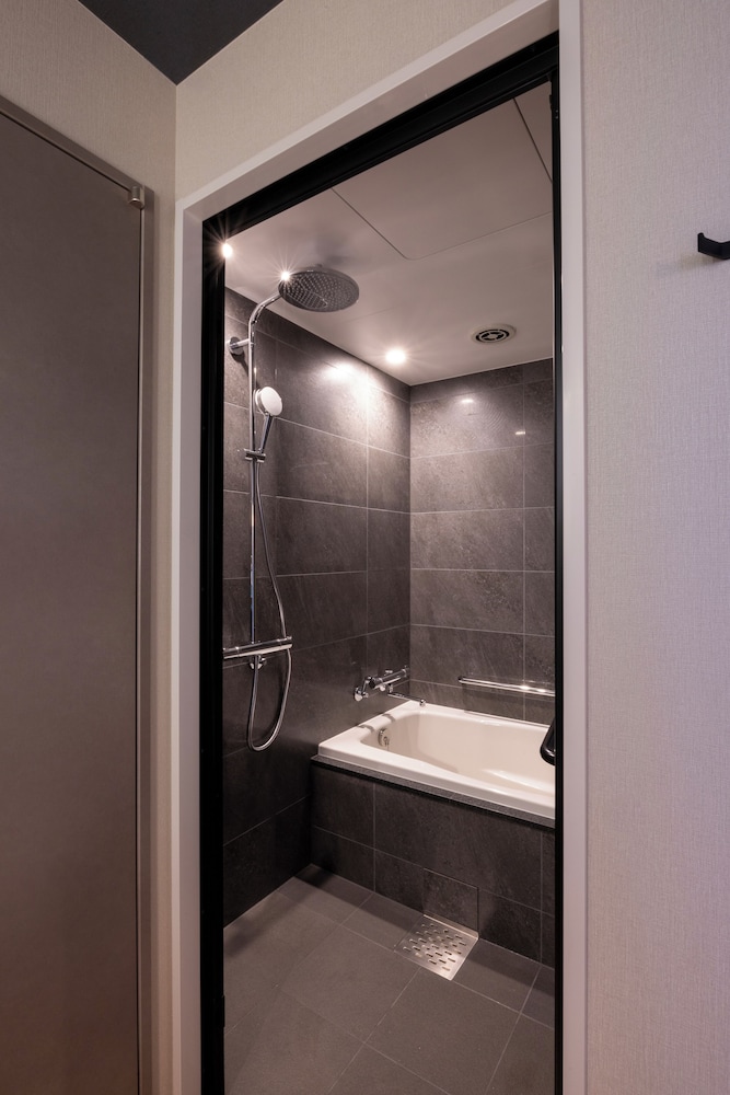 Habitación Ejecutiva Superior con 2 camas individuales, bañera, Acceso al Salón del hotel Novotel Nara. Foto 1