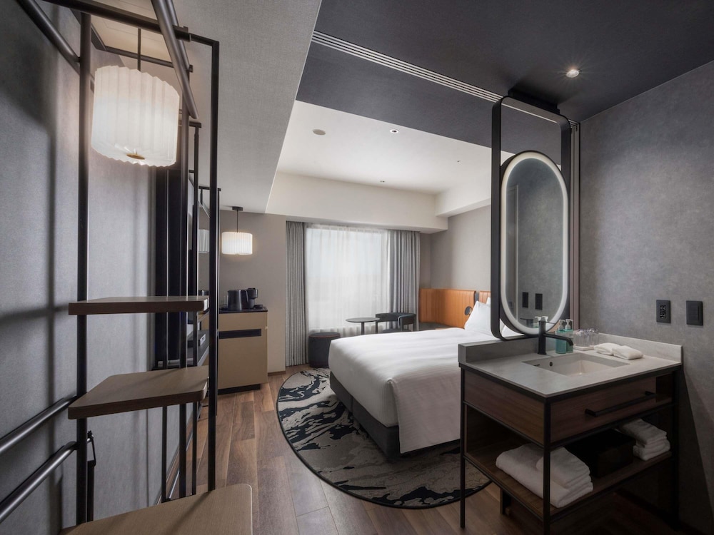 Habitación Ejecutiva con 1 cama doble, bañera, Acceso al Salón del hotel Novotel Nara. Foto 13