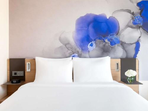 Habitación Superior para huéspedes con discapacidad, con 1 cama doble, lado de la ciudad del hotel Novotel Riyadh Sahafa. Foto 1