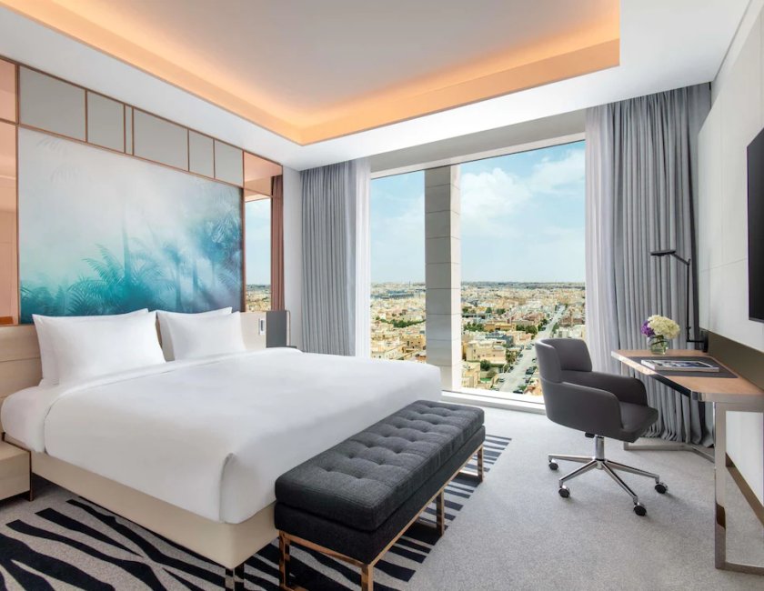 Suite 1 Cama king sin ventana Business del hotel Novotel Riyadh Sahafa. Foto 1
