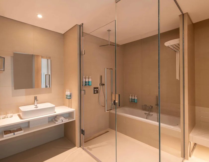 Suite 1 Cama king sin ventana Business del hotel Novotel Riyadh Sahafa. Foto 6