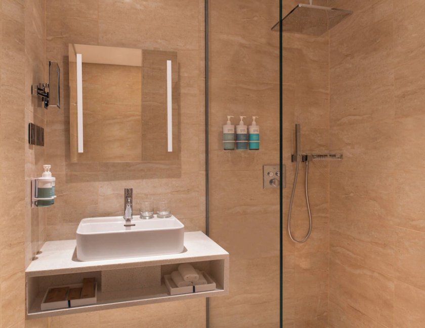 Habitación doble sin ventana 2 Camas individuales del hotel Novotel Riyadh Sahafa. Foto 4