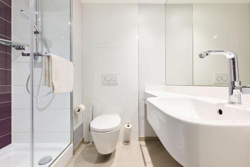 Habitación Doble Estándar - 1 o 2 camas del hotel Premier Inn München City Zentrum. Foto 7