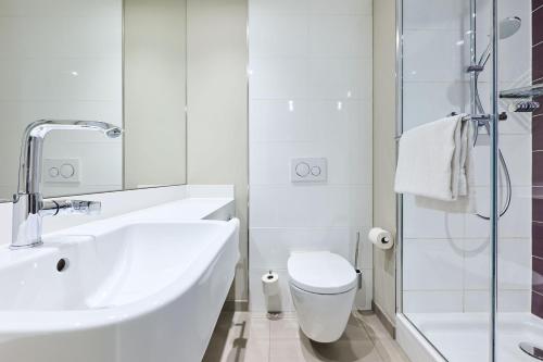 Habitación Doble Estándar - 1 o 2 camas del hotel Premier Inn München City Zentrum. Foto 8