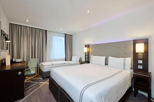 Habitación Triple Estándar del hotel Premier Inn München City Zentrum. Foto 6