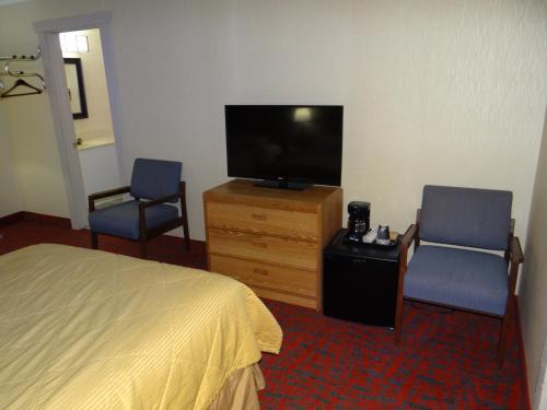 Habitación Estándar con 2 camas dobles del hotel Edelweiss Ski Lodge. Foto 3