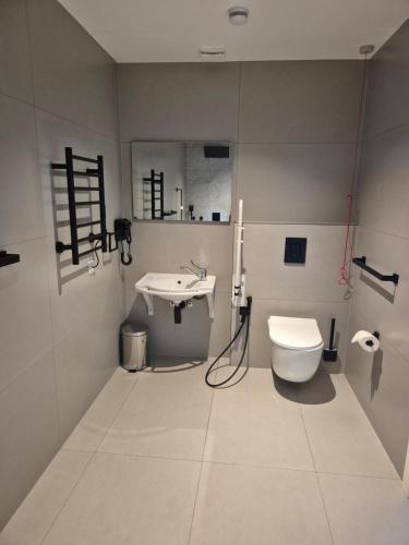 Habitación Familiar adaptada para personas de movilidad reducida del hotel Rosemay. Foto 3