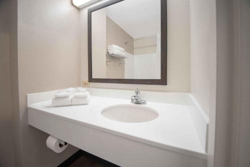 Estudio con cama grande - No fumadores del hotel Extended Stay America Suites - White Plains - Elmsford. Foto 3