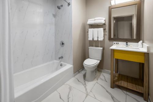 Habitación con 2 camas grandes - No fumadores del hotel Days Inn by Wyndham Staten Island. Foto 2