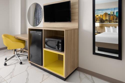 Habitación con 2 camas grandes - No fumadores del hotel Days Inn by Wyndham Staten Island. Foto 3