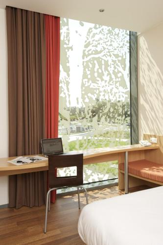 Habitación Doble del hotel Ibis Leuven Heverlee. Foto 1