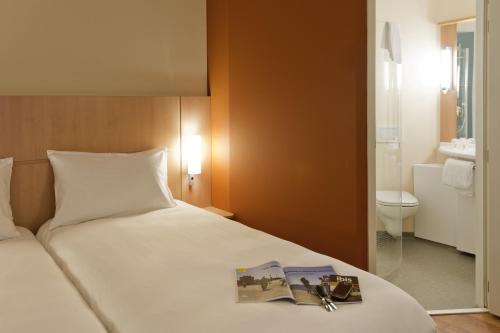 Habitación Doble del hotel Ibis Leuven Heverlee. Foto 2