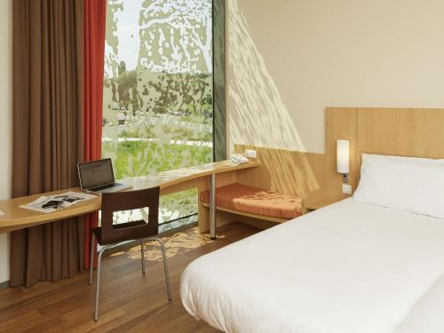 Habitación Doble del hotel Ibis Leuven Heverlee. Foto 5