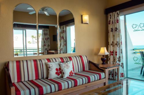 Apartamento de 2 dormitorios con vistas al mar del hotel El Beril Costa Adeje. Foto 1