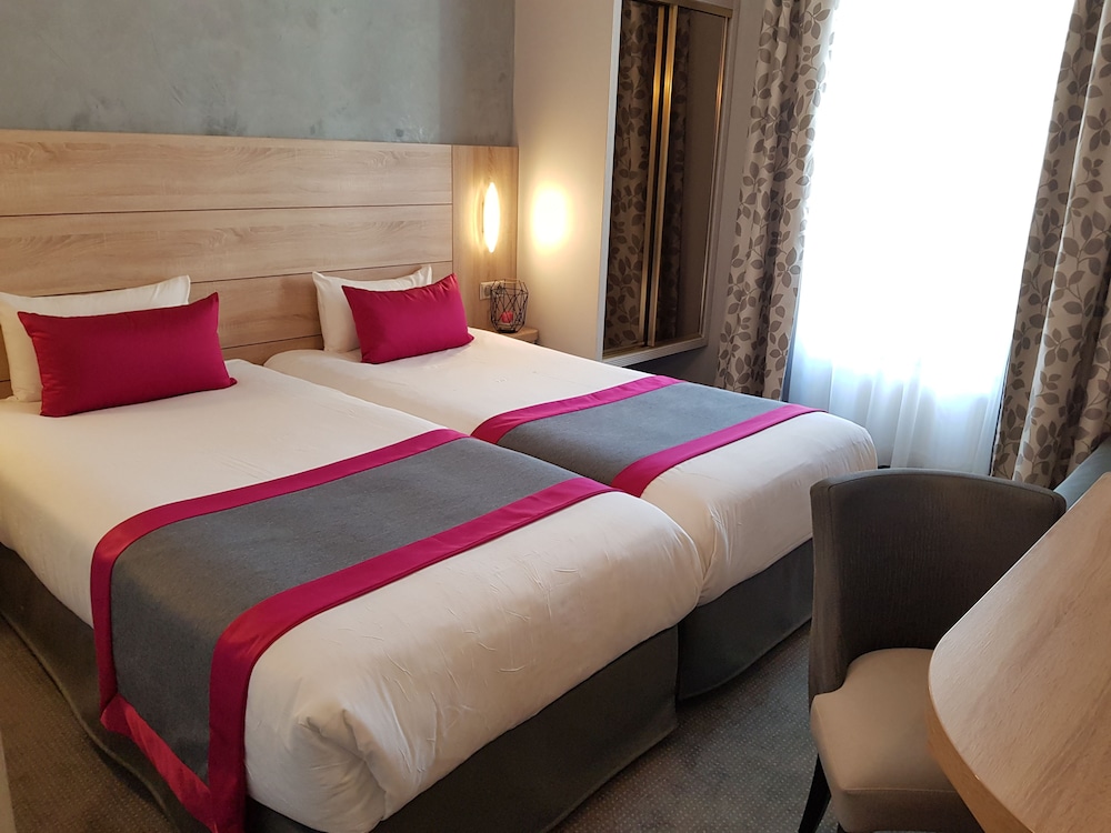 Habitación superior con 2 camas individuales del hotel CHAMPERRET ELYSEES. Foto 3